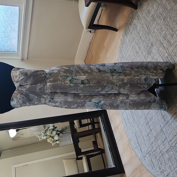 Size 12 light grey floral chiffon high low chiffon dress by David's Bridal - Picture 1 of 6